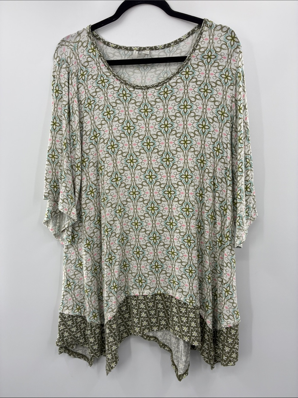 Cato Women’s Floral Pattern Scoop Neck Tunic Top - Green and Pink size Large